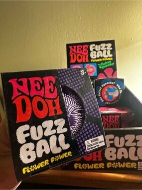 NeeDoh Fuzz Ball Flower Power Toy - Purple